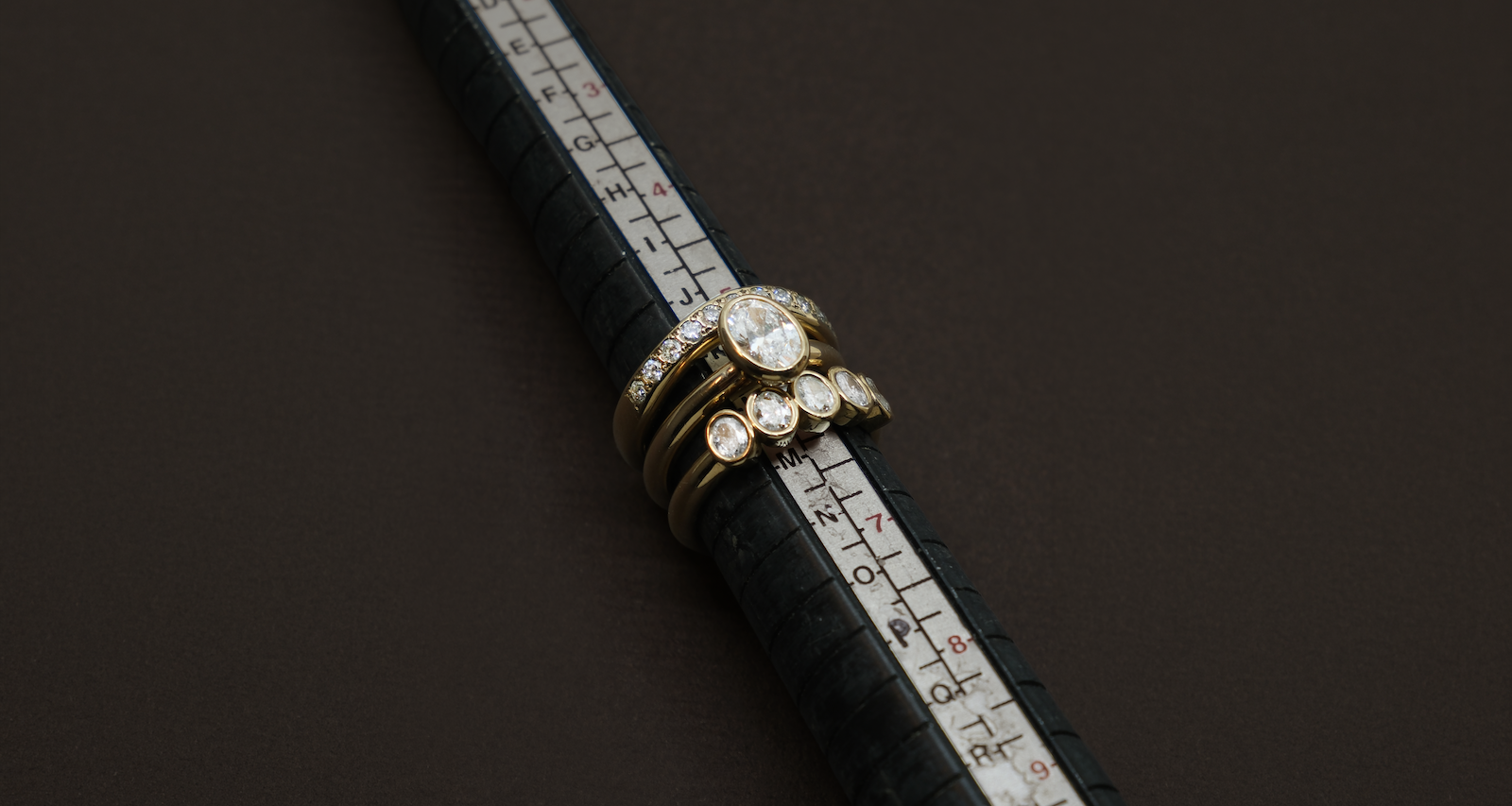 HOW TO CHOOSE AN ENGAGEMENT RING