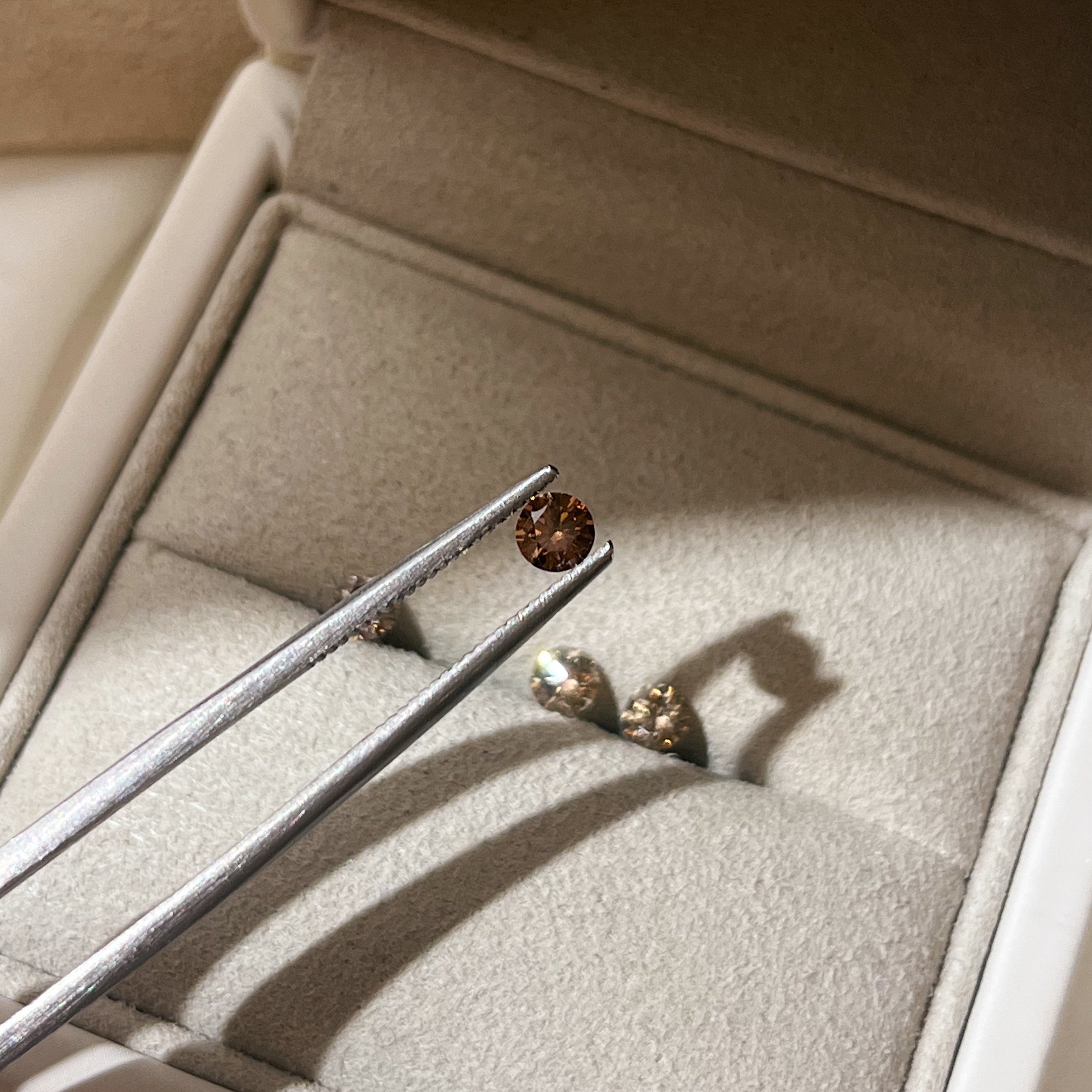 THE WARM GLOW OF CHAMPAGNE DIAMONDS