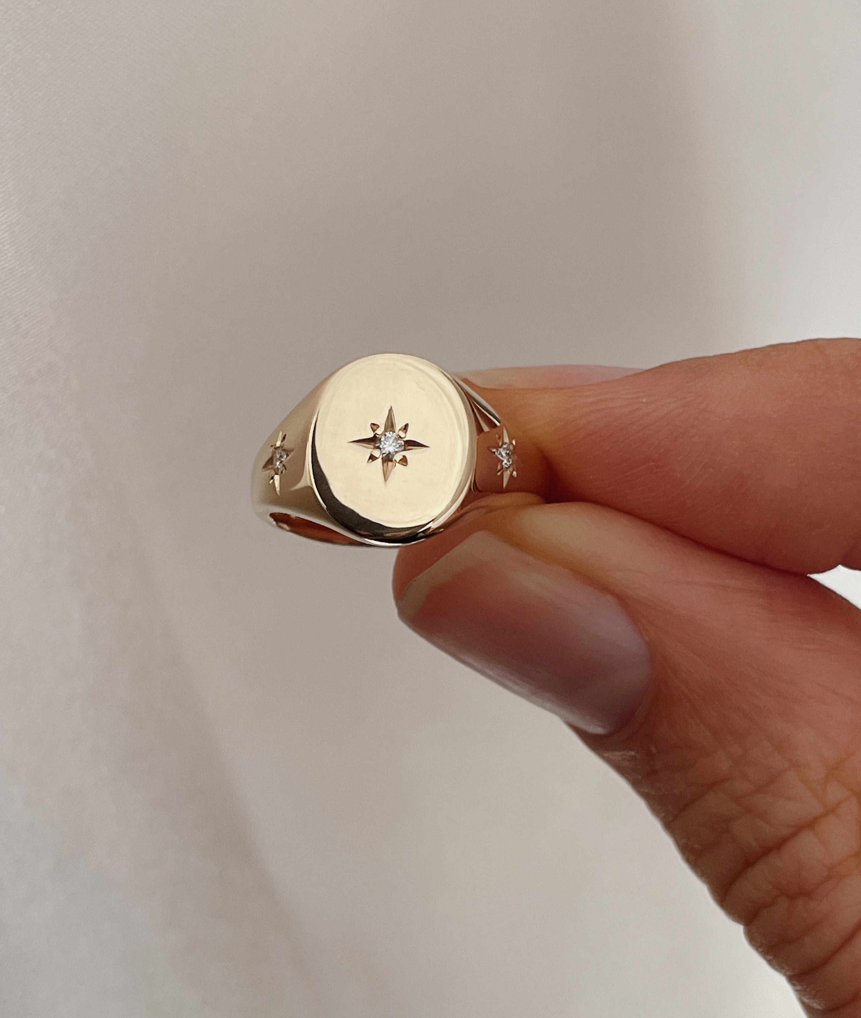 Artemis Classic Signet Small