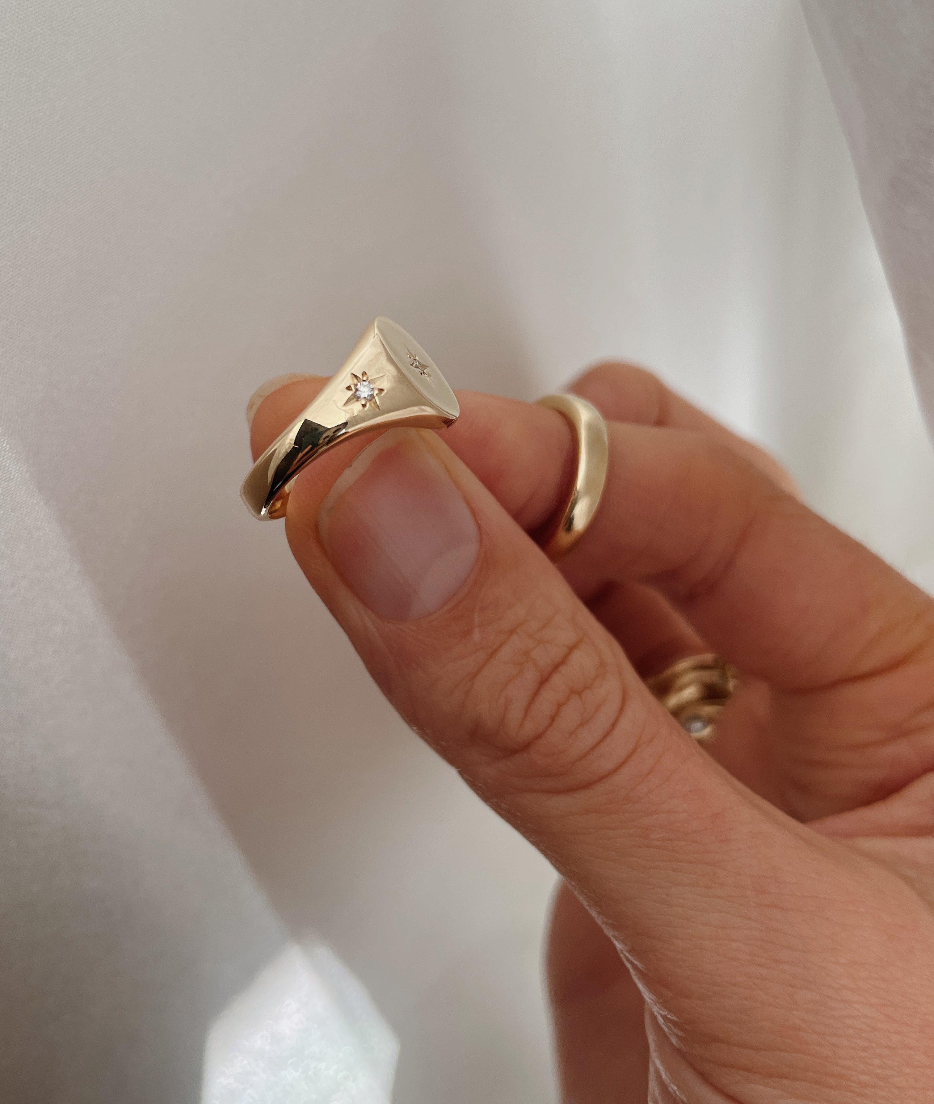 Artemis Classic Small Signet