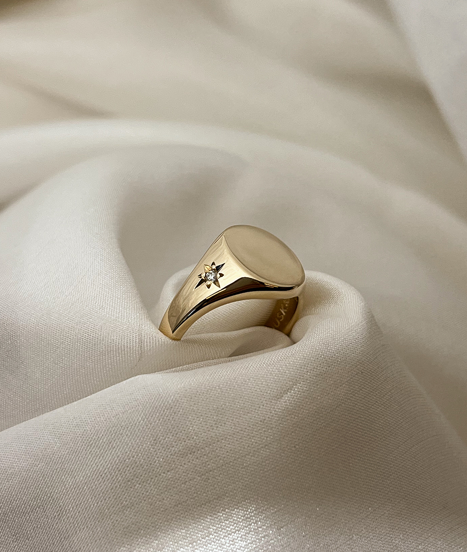 アクセサリー BWL EXCLUSIVE Small Signet Ring US-4h BWL EXCLUSIVE Small Signet Ring US-4h Diamond Gothic Initial Small