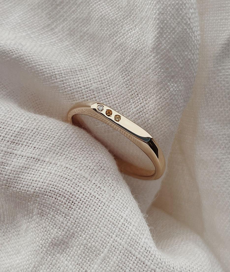 Diamond Tiny Signet ring - RUUSK