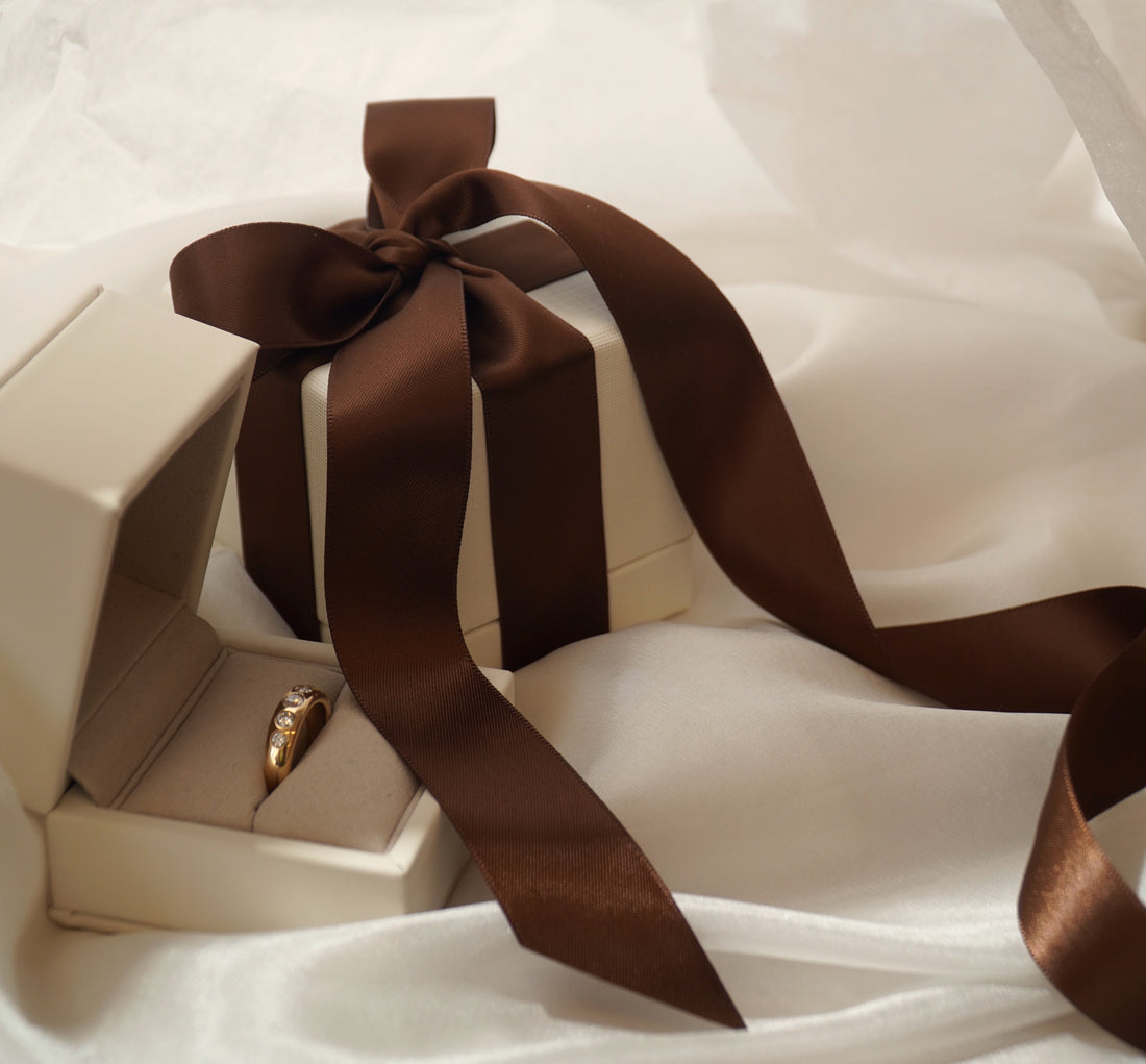A GUIDE TO PERSONALISED GIFT WRAPPING THIS FESTIVE SEASON