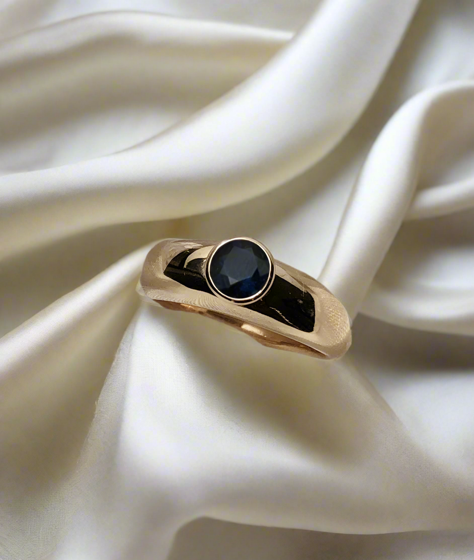 0.5ctBezelSetWideOrganicRing_Navy Sapphire