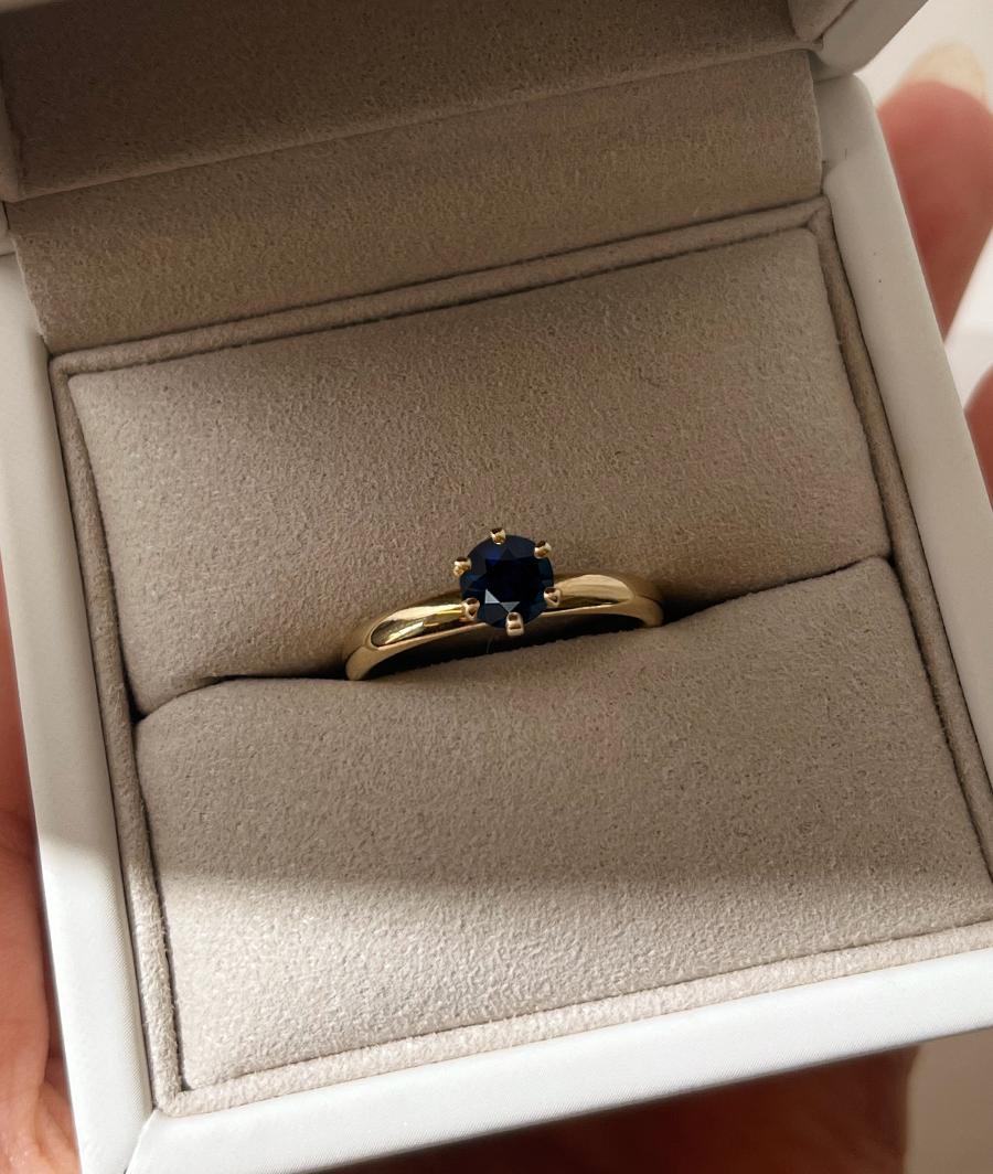 0.5ctClaw_Sapphire_InBox