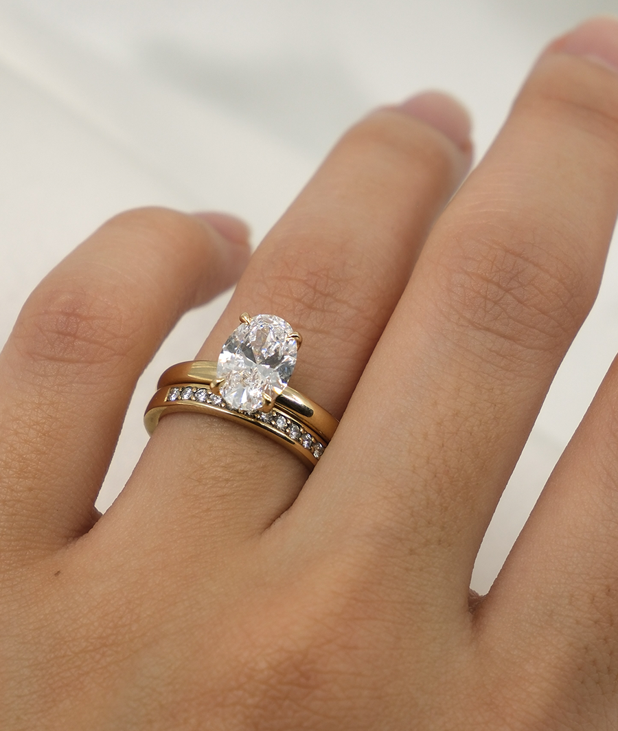 Arc Oval Solitaire • Natural Diamond