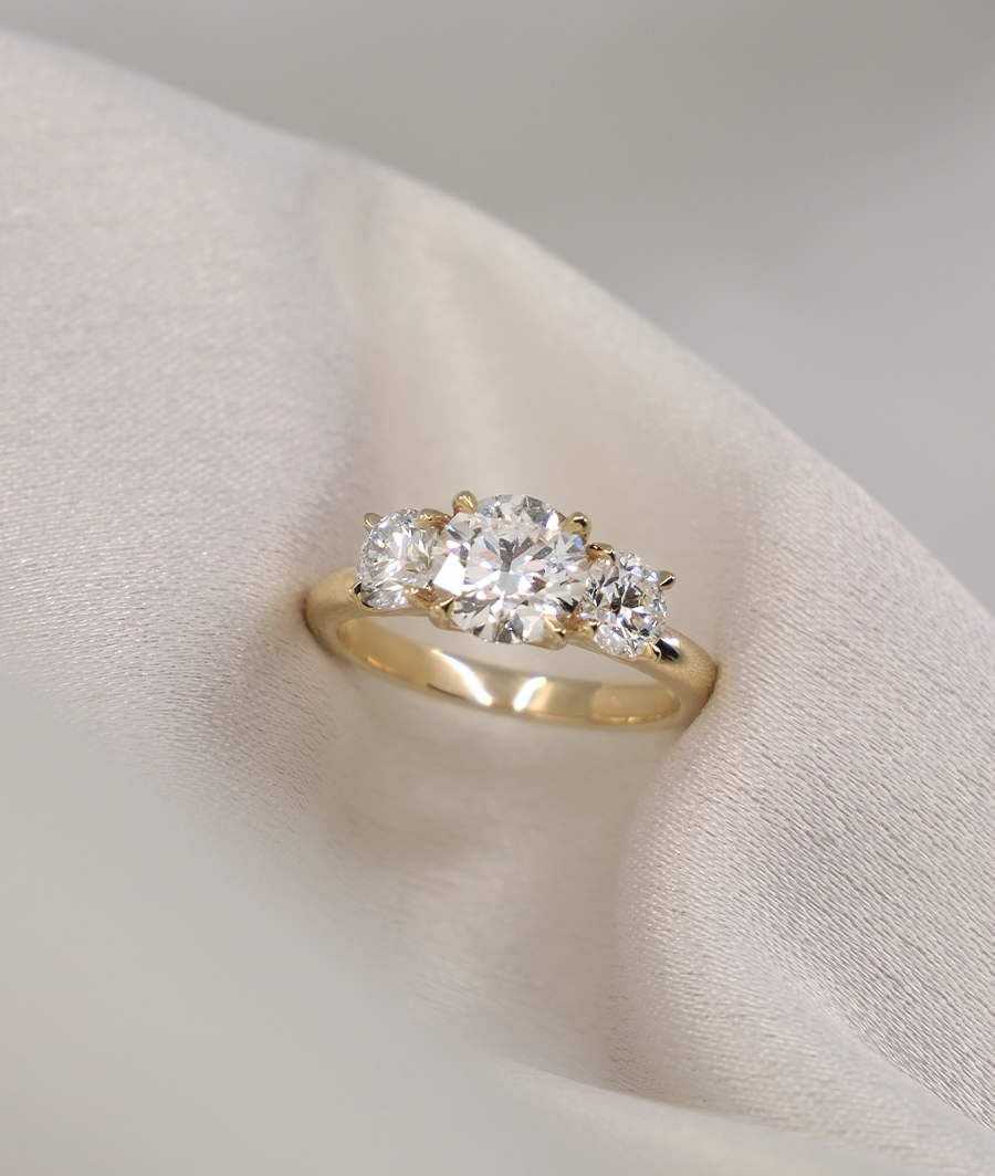 Arc Round Trilogy • Natural Diamonds