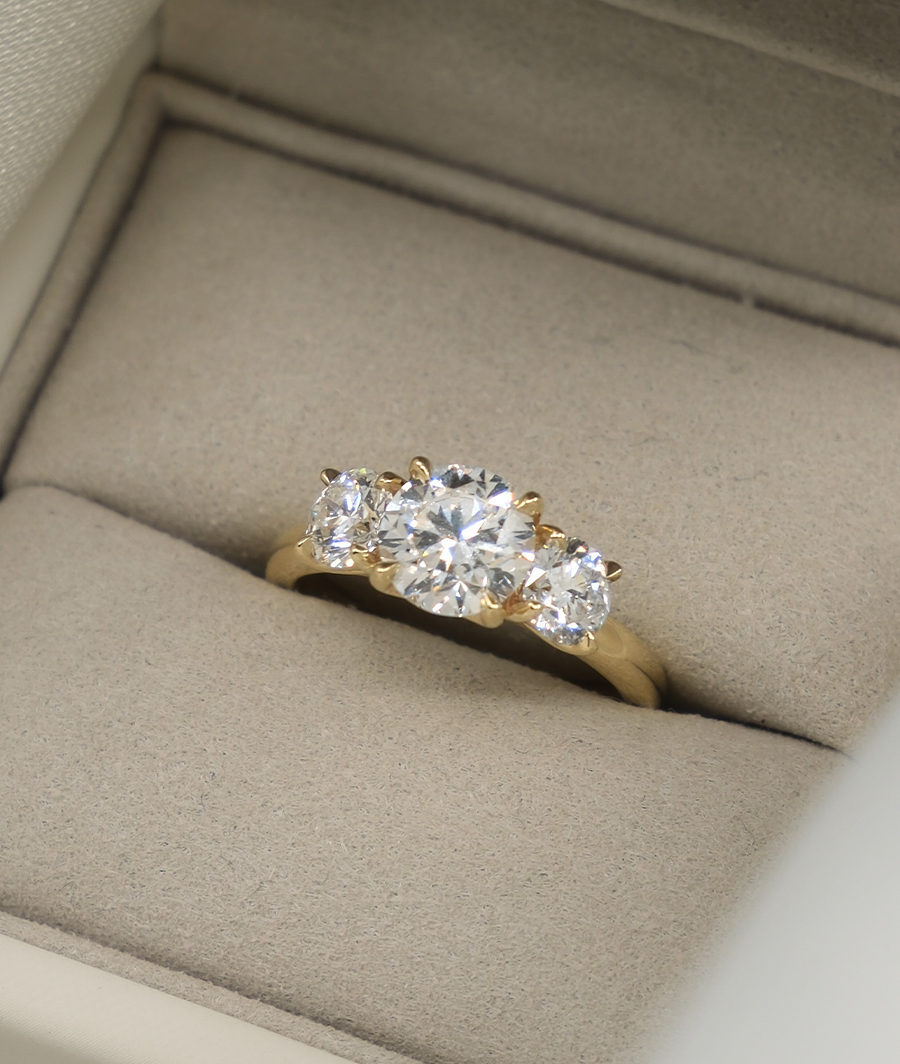 Arc Round Trilogy • Natural Diamonds