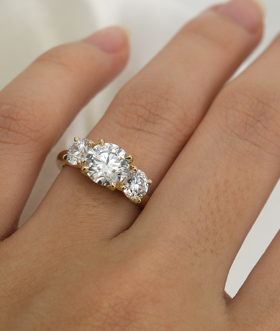 Arc Round Trilogy • Natural Diamonds