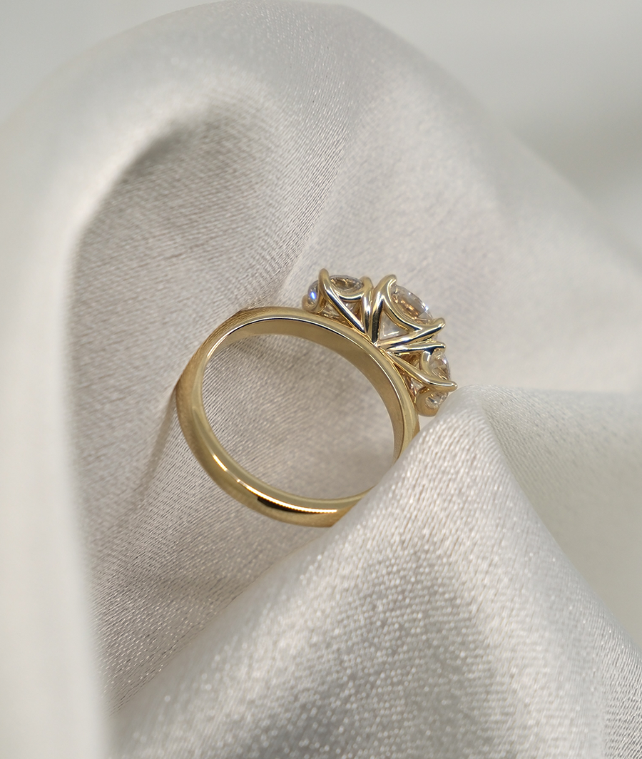 Arc Round Trilogy • Natural Diamonds