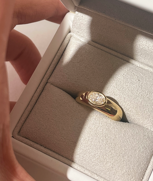 0.4ct Bezel-Set Oval Diamond Wide Organic