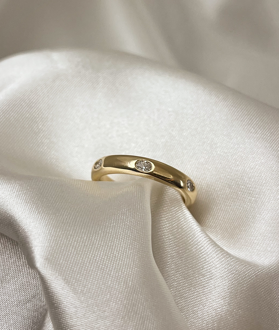 Flush-Set Oval Thin Organic Ring