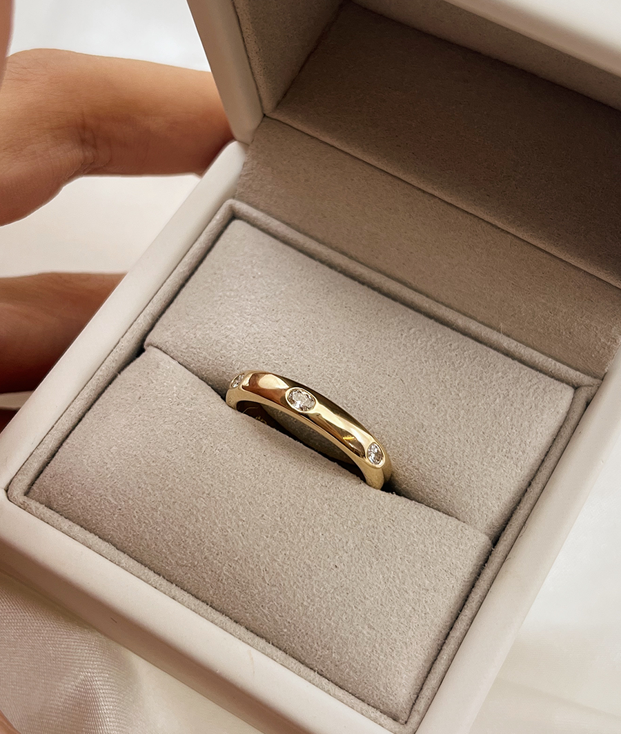 Flush-Set Oval Thin Organic Ring