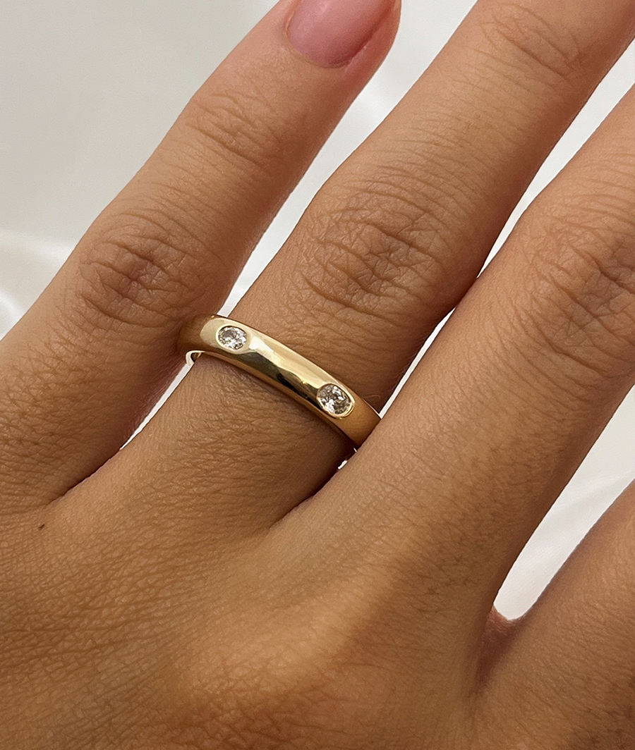 Flush-Set Oval Thin Organic Ring