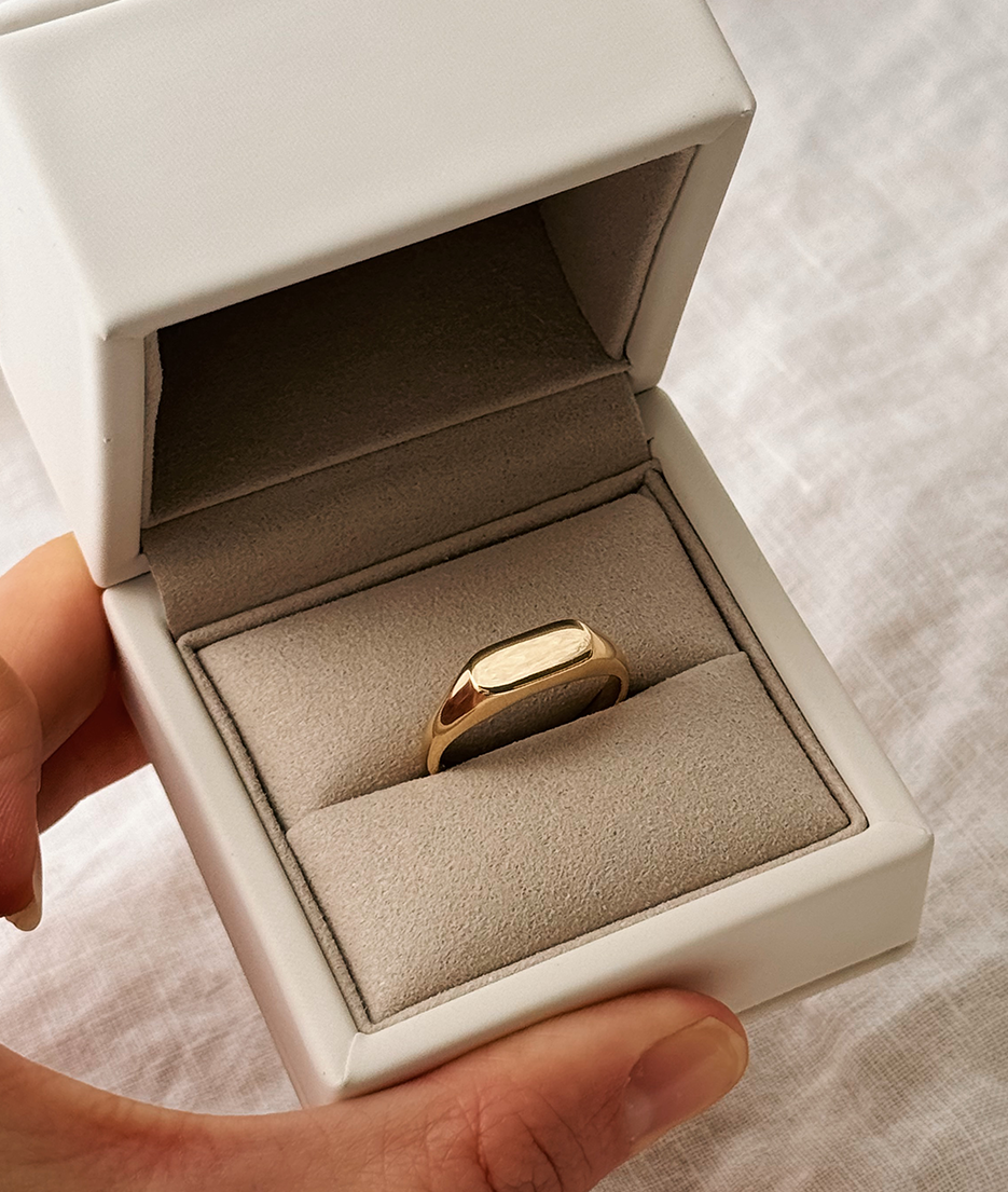 Men's Oval Signet