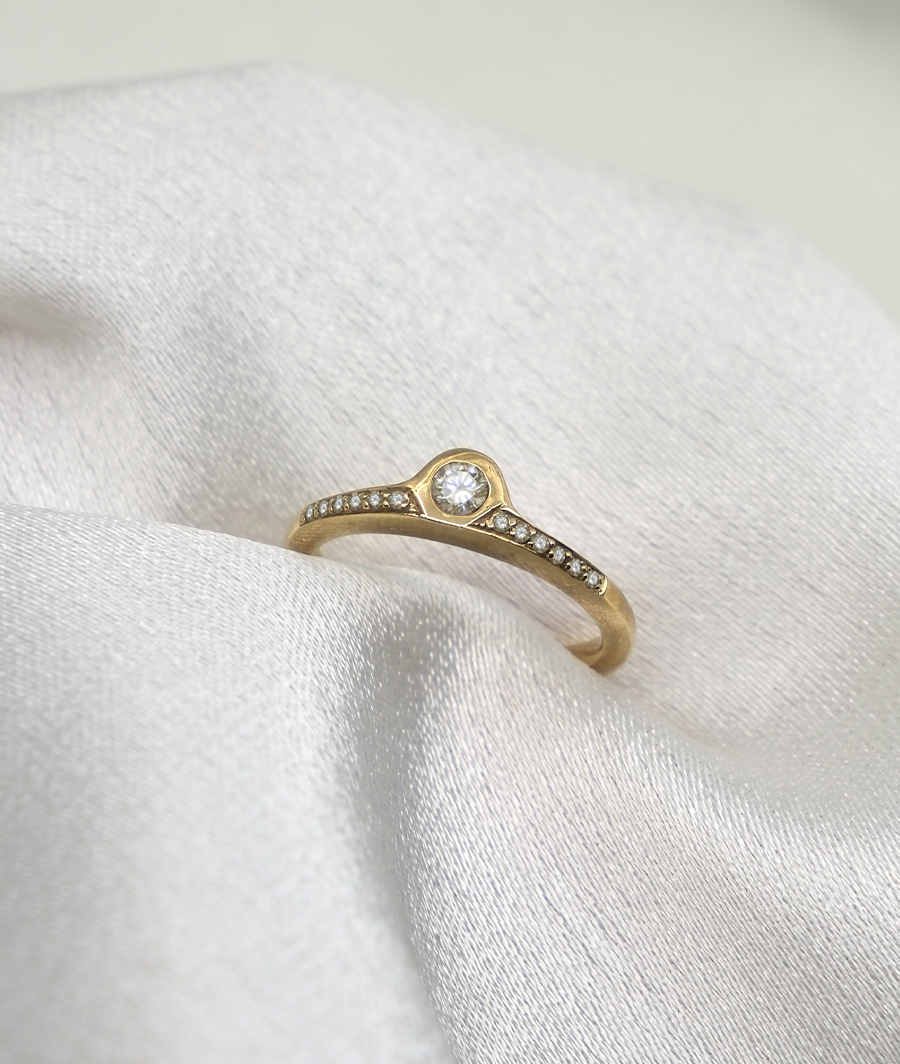 Mini Luna Rising Ring