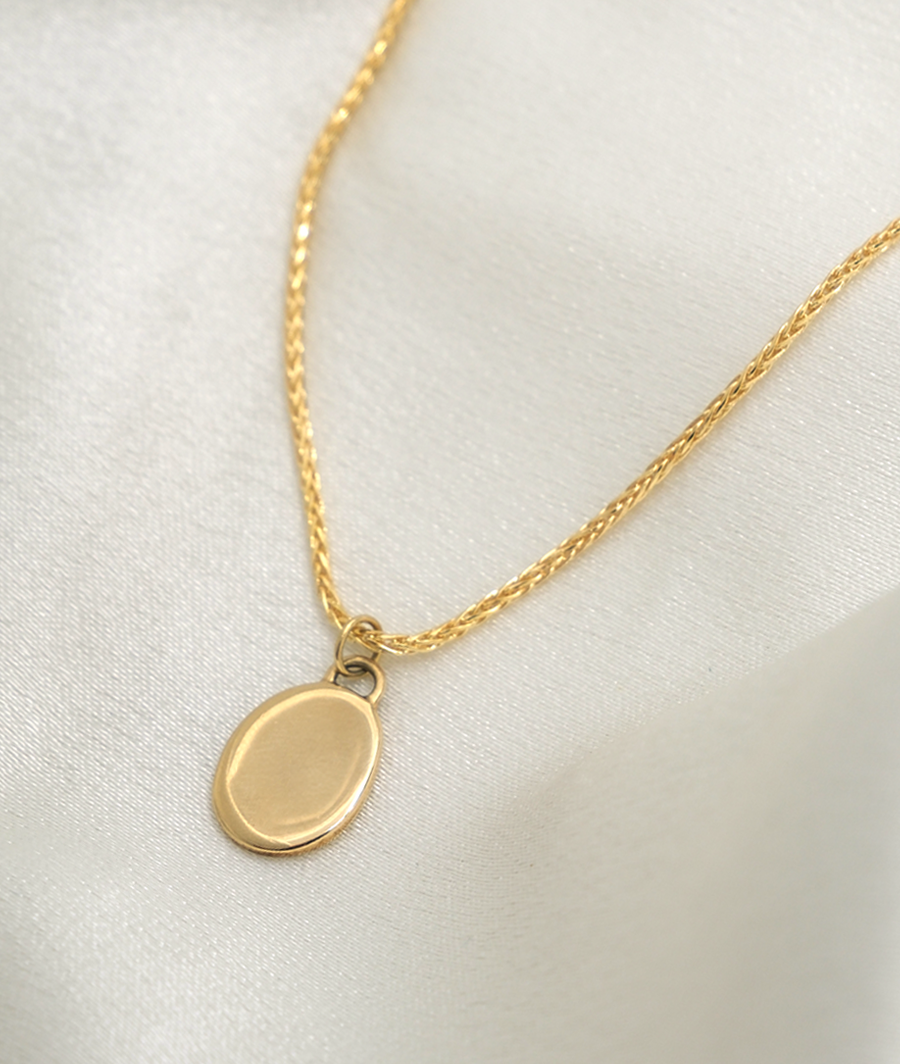 Oval Pendant necklace