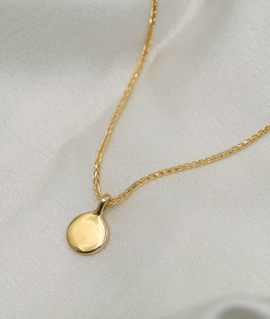 Round Pendant necklace