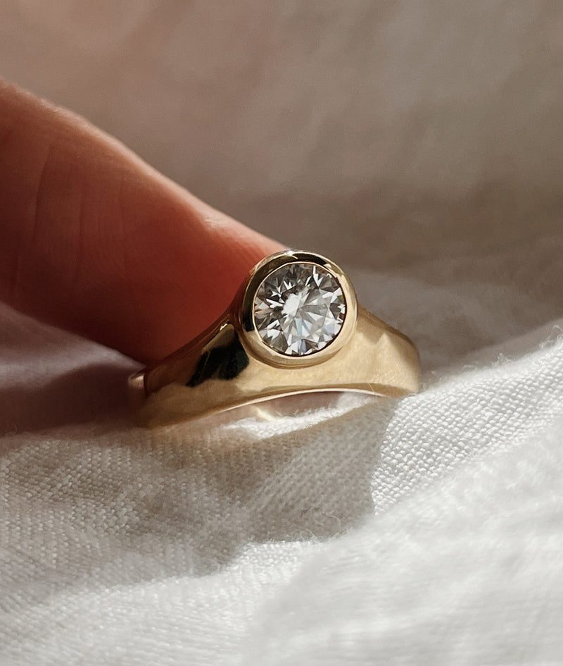 0.85ct Diamond Monte ring