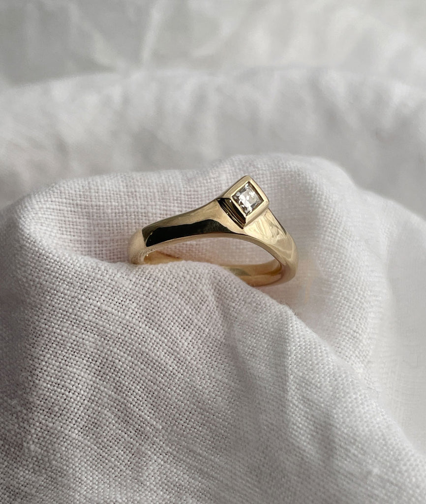 Solid gold deals vintage ring