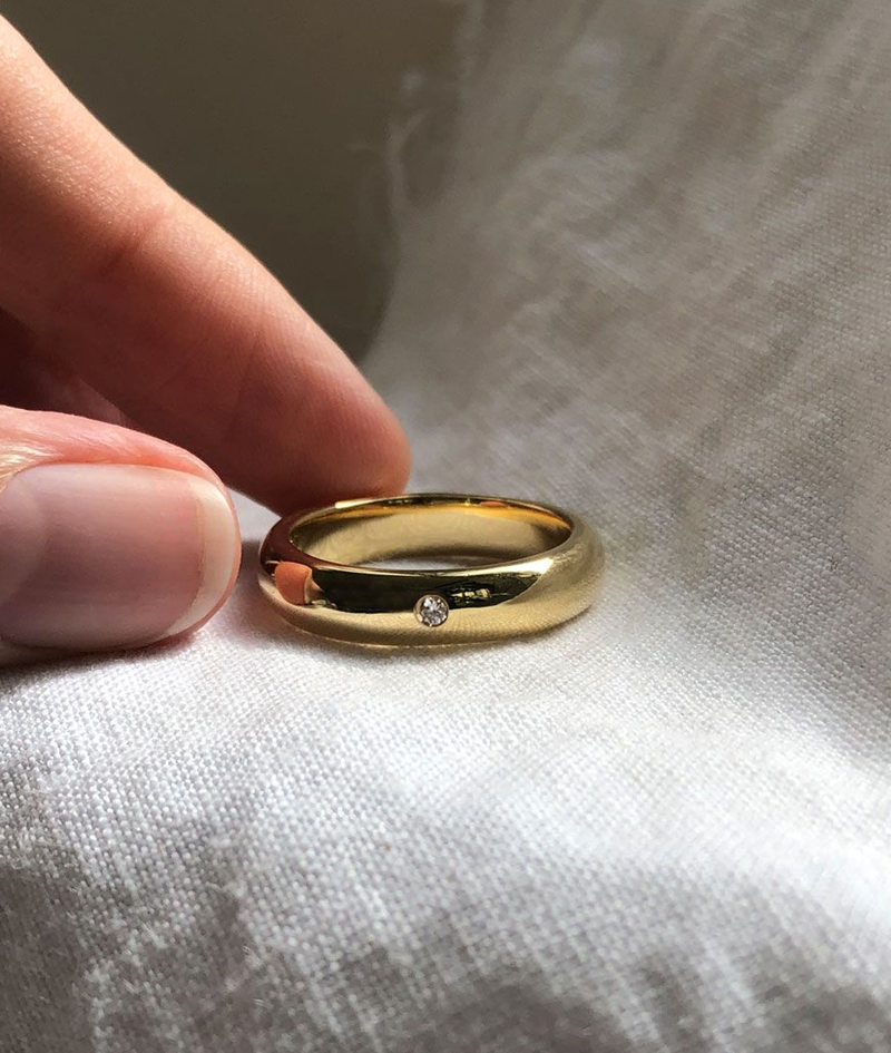 Round 2025 gold band