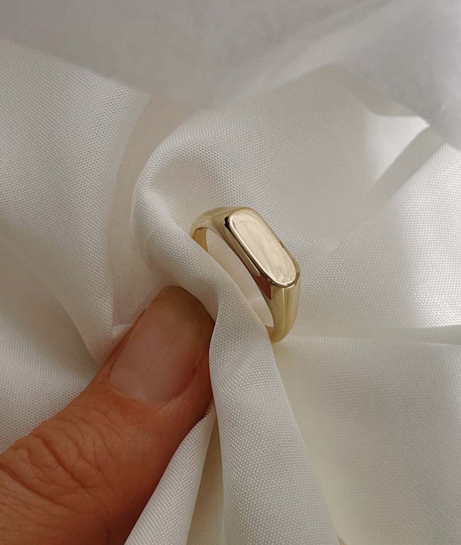 Men's Oval Signet