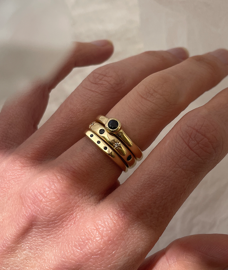 Tiny Signet ring with Sapphires