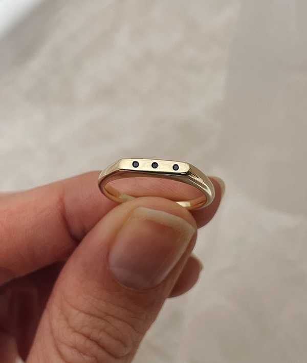 Tiny Signet ring with Sapphires