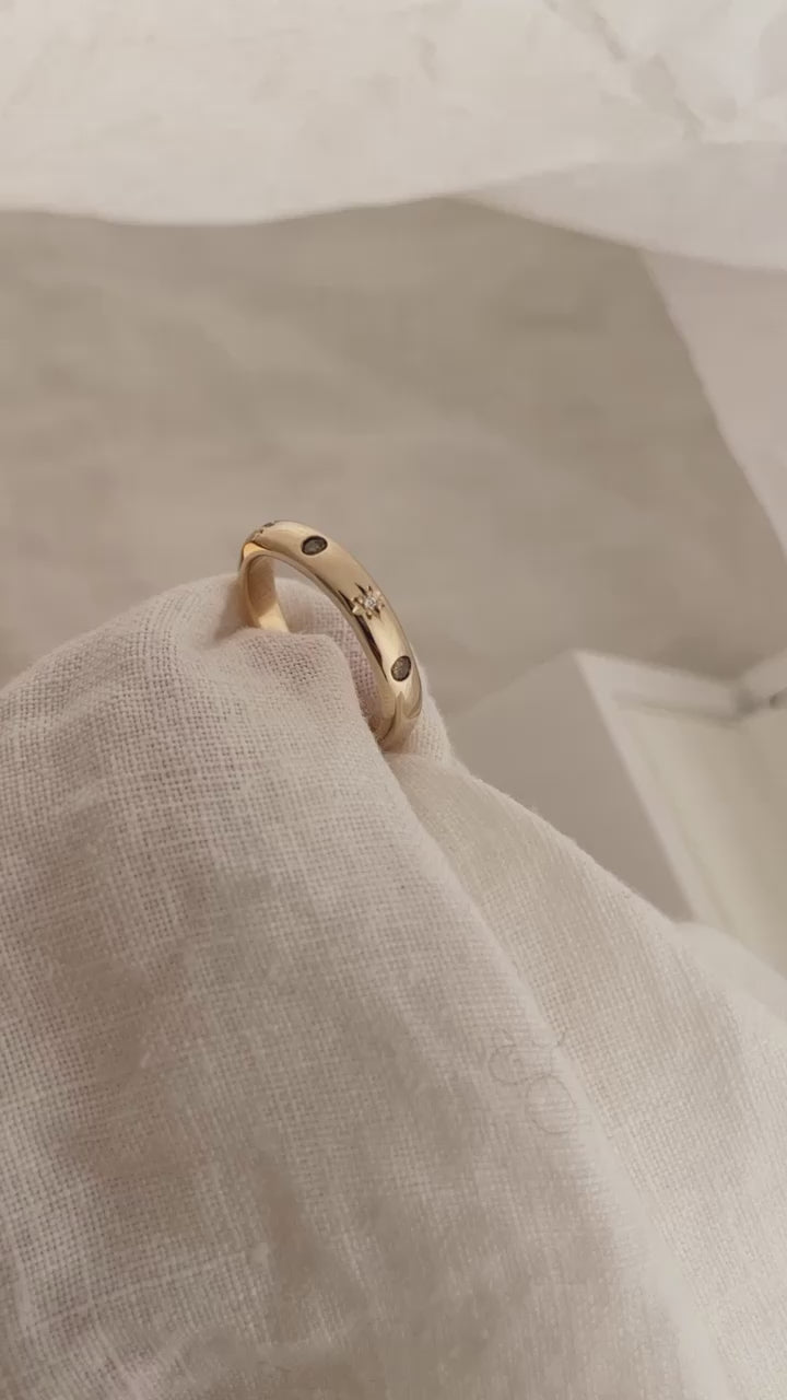Load video: Moon &amp; Stars Ring