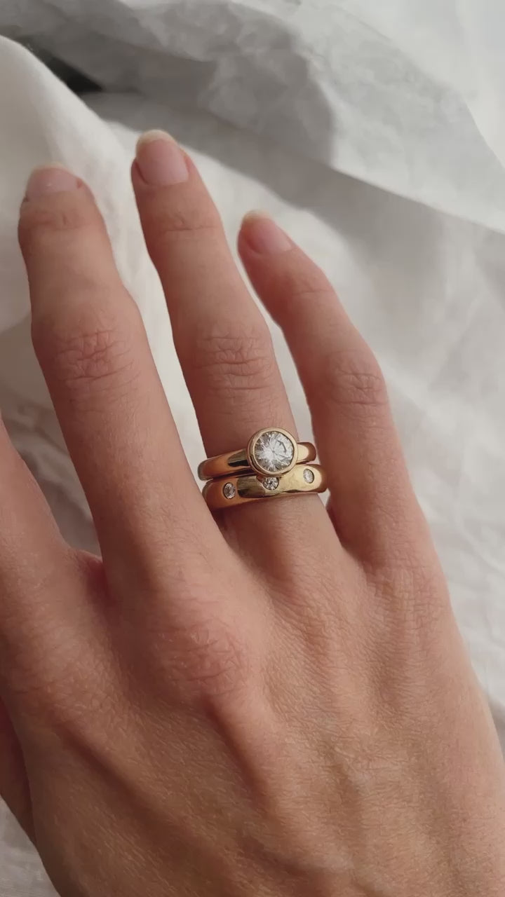 Load video: Moons 5mm Rounded Band