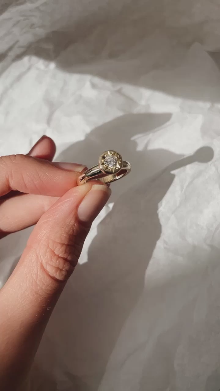 Load video: 0.25ct Diamond Mini Solis
