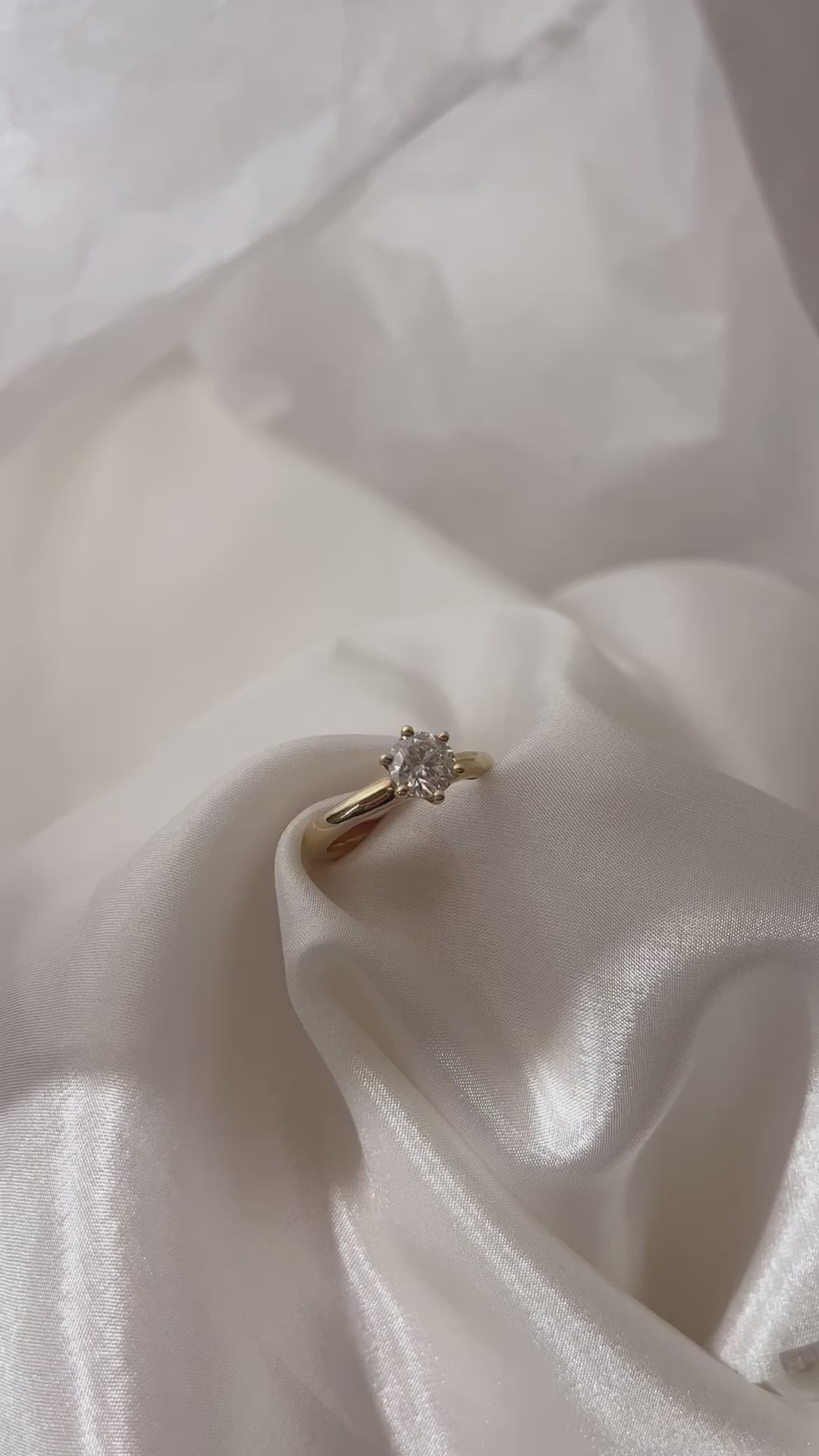 Load video: 1ct Claw-Set Solitaire Video