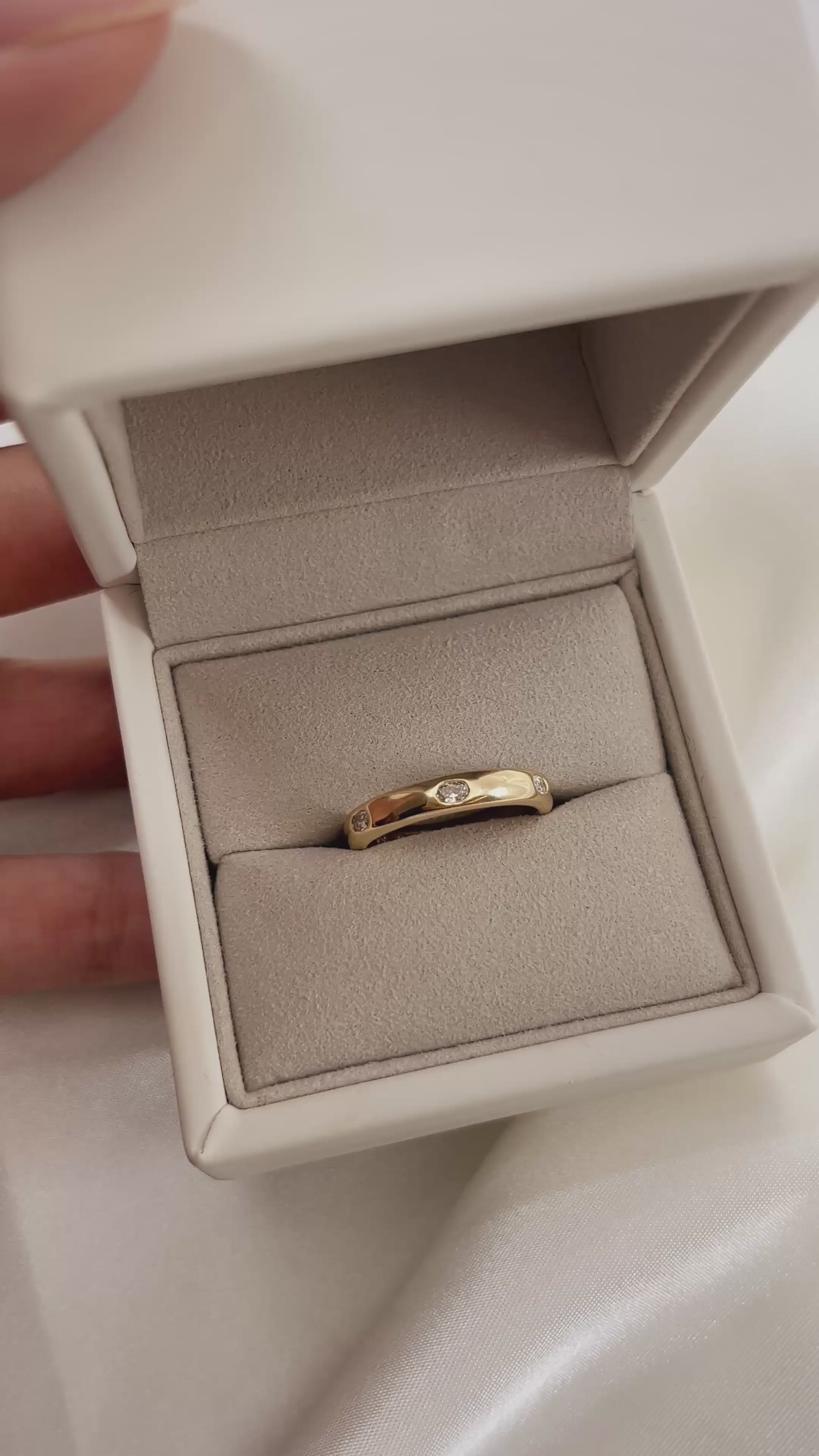 Load video: Flush-Set Oval Thin Organic Ring