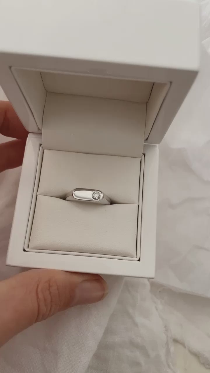 Load video: 3mm Diamond Oval Signet