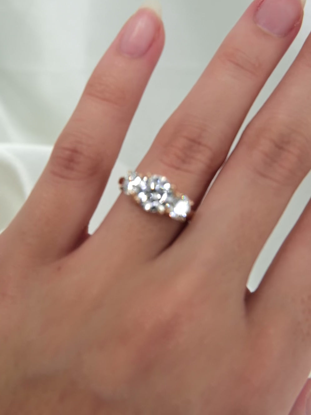 Load video: Arc Round Trilogy • Natural Diamonds