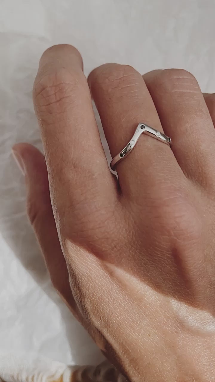 Load video: Crest ring