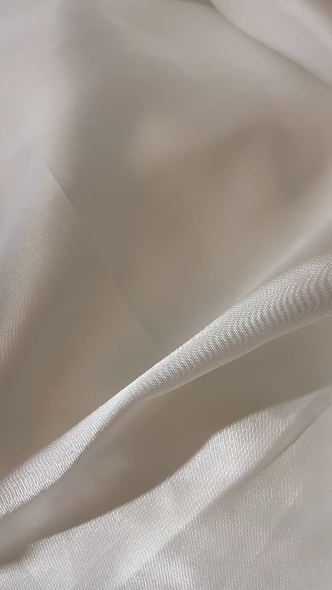 Load video: Solid Gold Curb Chain Necklace