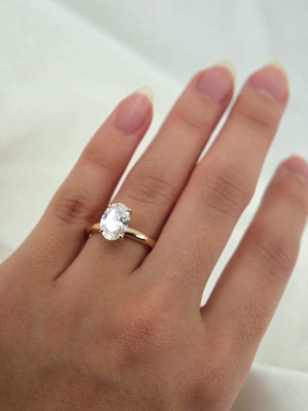 Load video: Arc Oval Solitaire • Natural Diamond