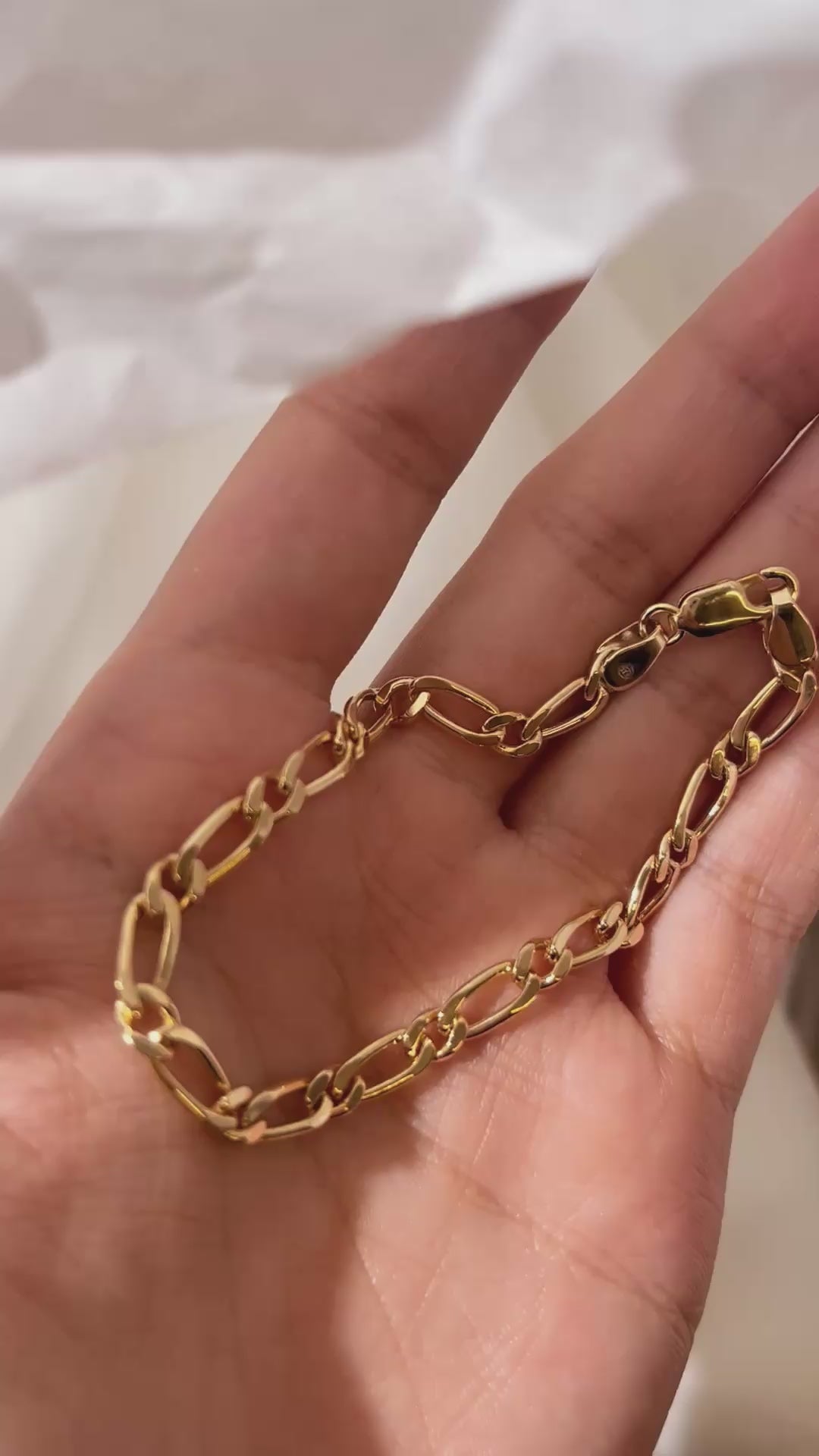 Load video: Large Figaro Bracelet Chain