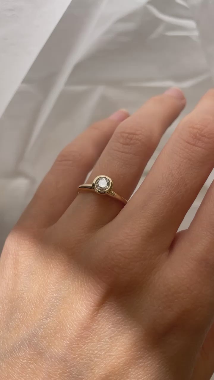 Load video: 0.4ct Diamond Fine Solitaire
