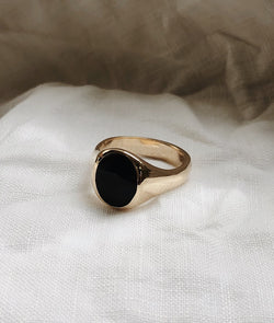 Onyx Classic Signet ring