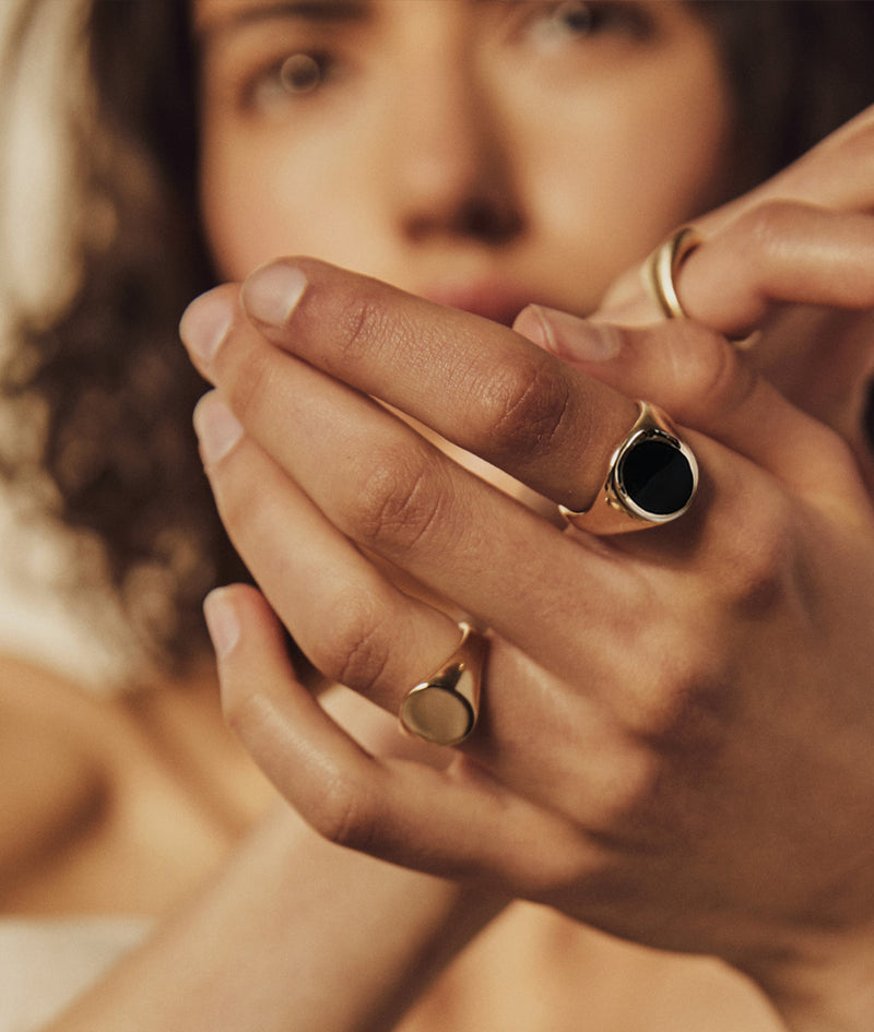 Onyx Classic Signet ring