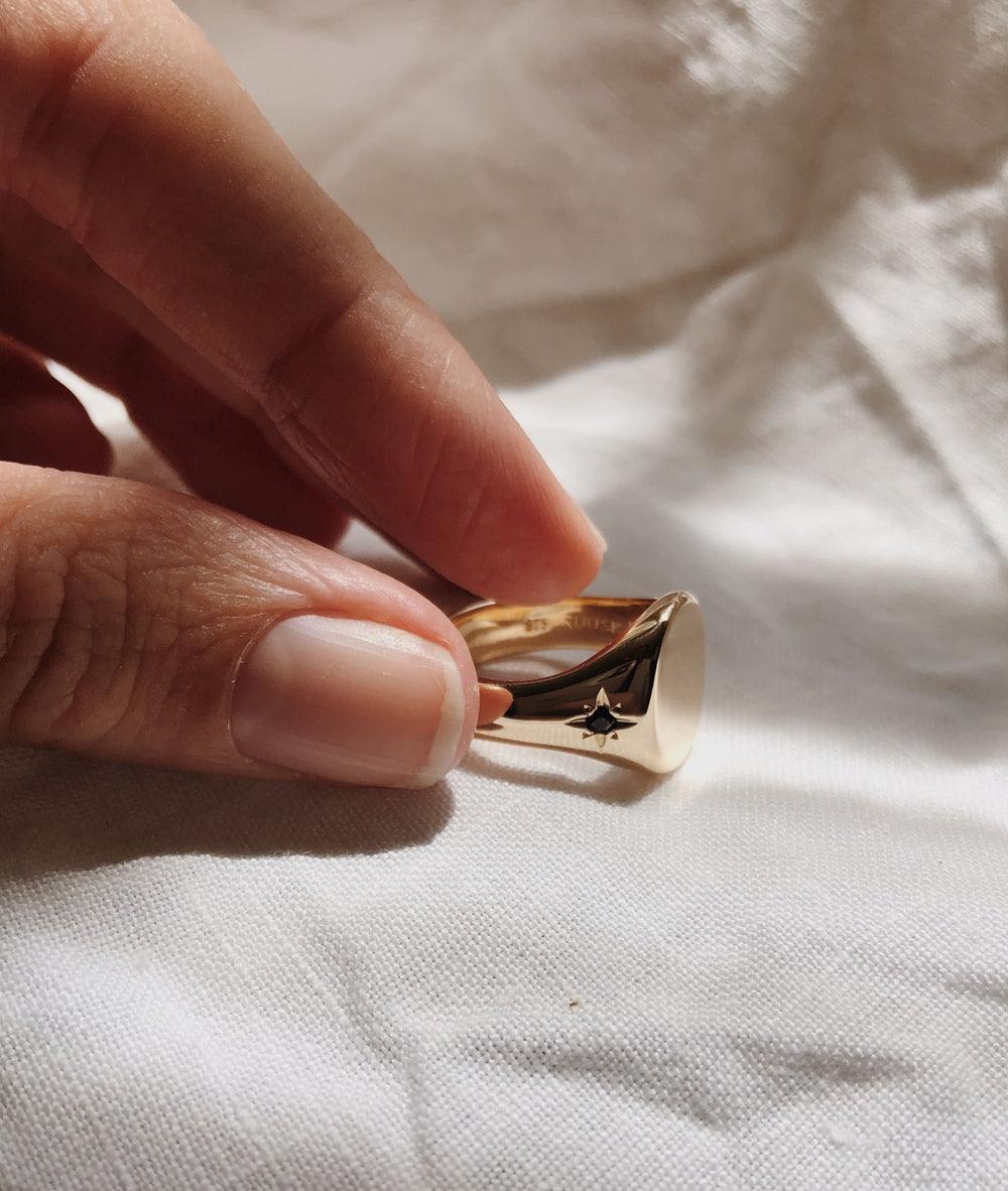 Men's Classic Signet ring with Star-set Diamond - RUUSK