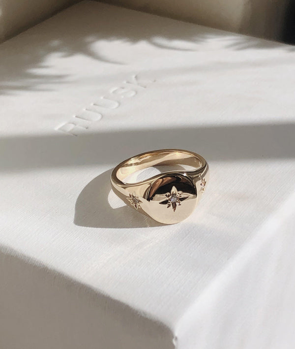 3 Star-set Small Signet ring - RUUSK