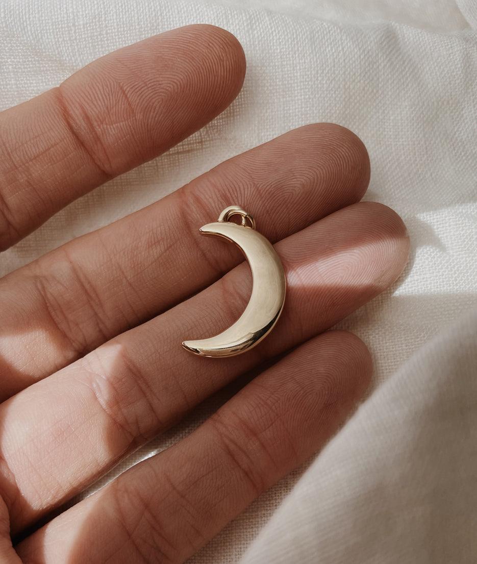 Crescent Moon Pendant (without chain) - RUUSK