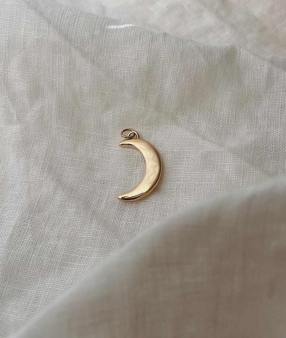 Crescent Moon Pendant (without chain) - RUUSK