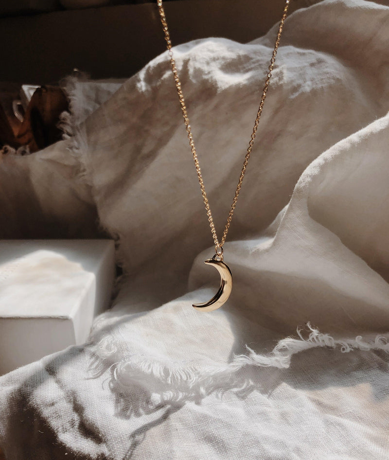Yellow Gold Crescent Moon necklace - RUUSK