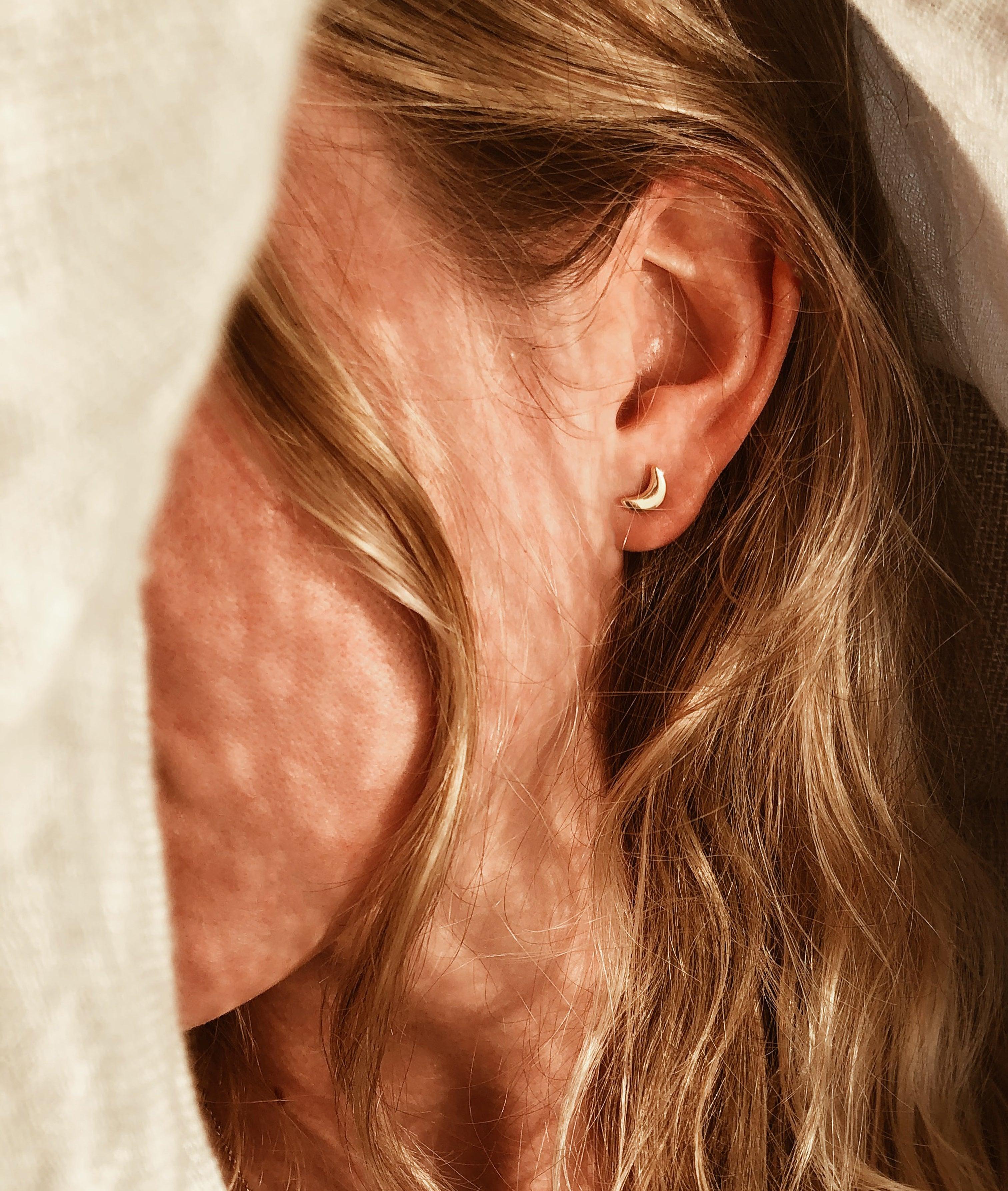 Tiny Moon Stud earrings - RUUSK