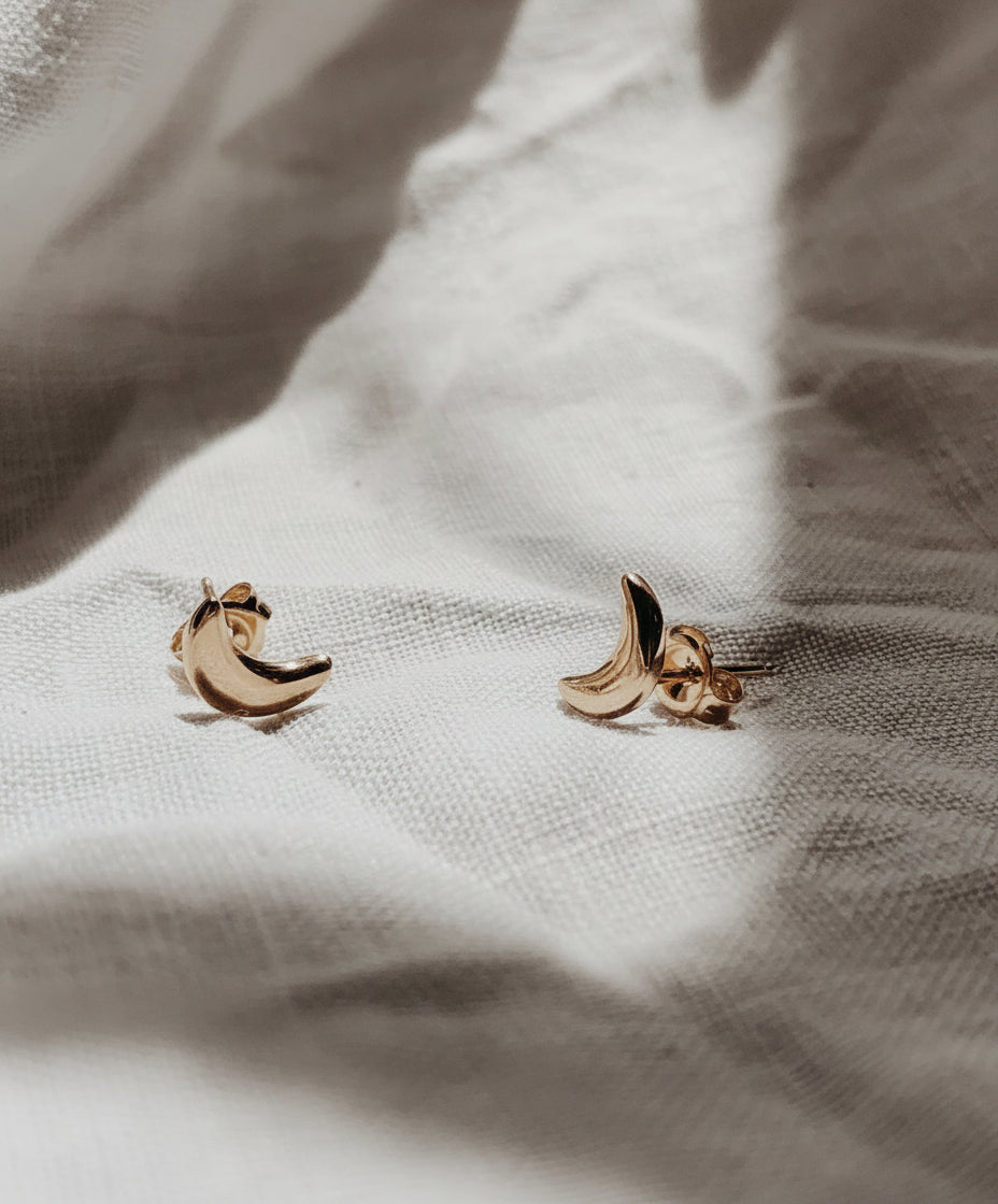Yellow Gold Tiny Moon Stud earrings - RUUSK