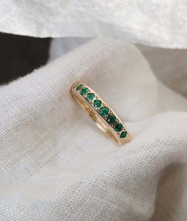 Emerald Shimmer Thin Organic ring